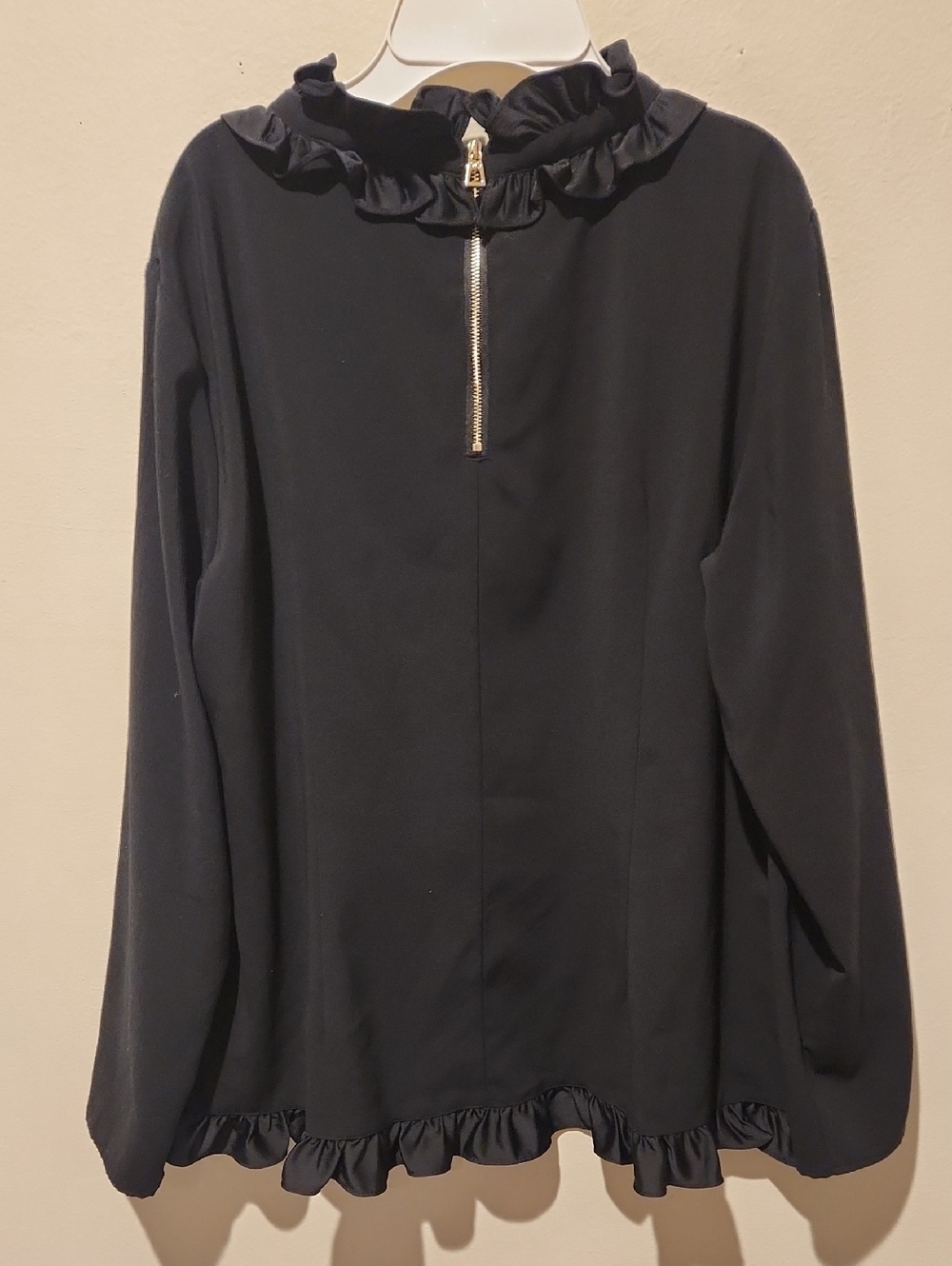 ❤️ SAIL TO SABLE CREPE RUFFLE NECK TOP, BLACK, XL - Picture 7 of 7
